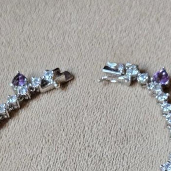 Beautiful sparkly bracelet with dangling purple hearts - Picture 2 of 5